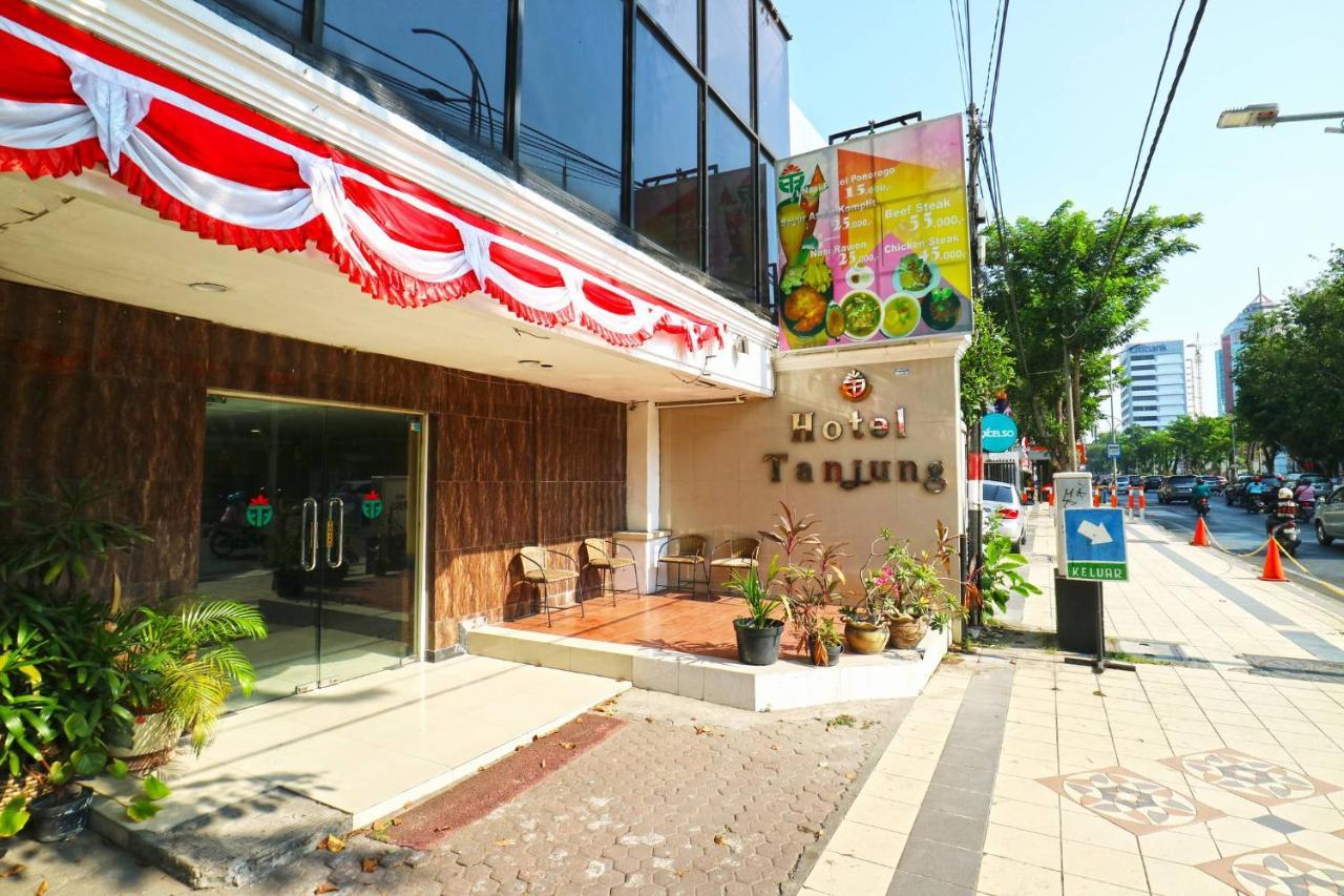 호텔 탄정 수라바야 외부 사진